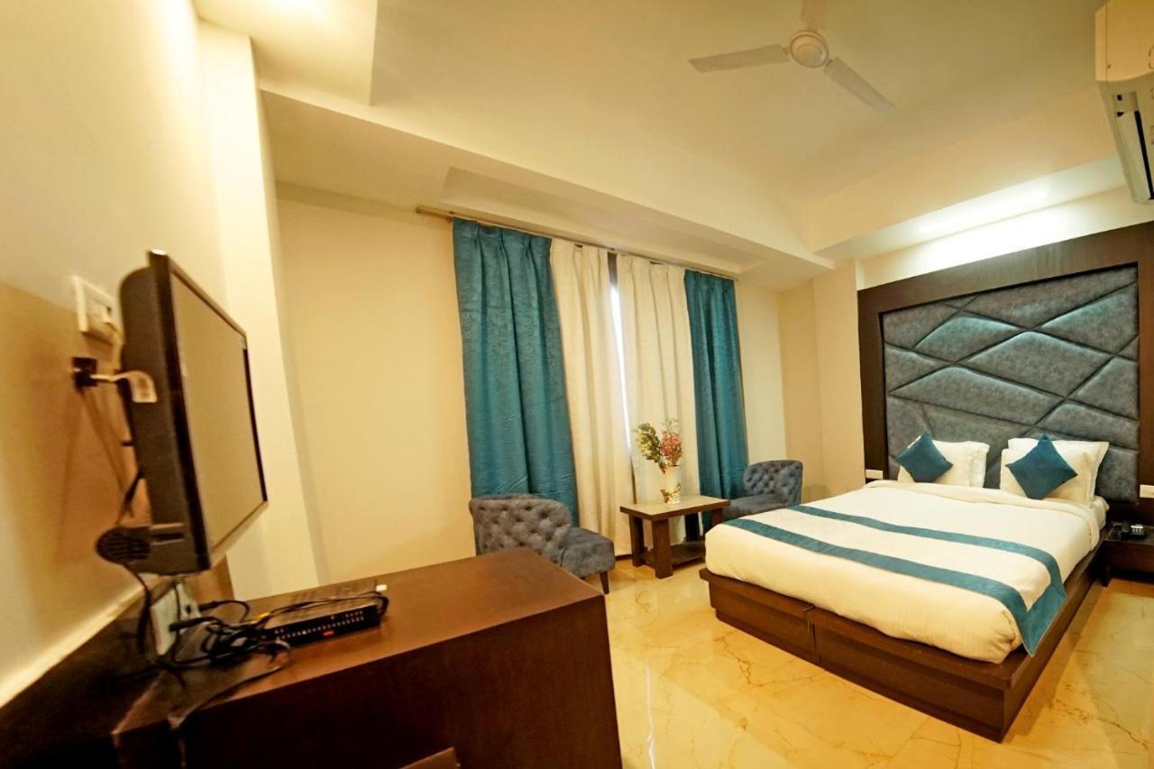 Hotel Crimson Palace Agra  Ngoại thất bức ảnh
