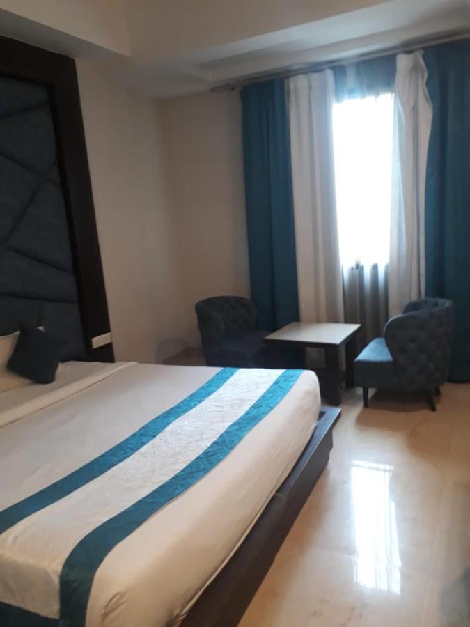 Hotel Crimson Palace Agra  Ngoại thất bức ảnh
