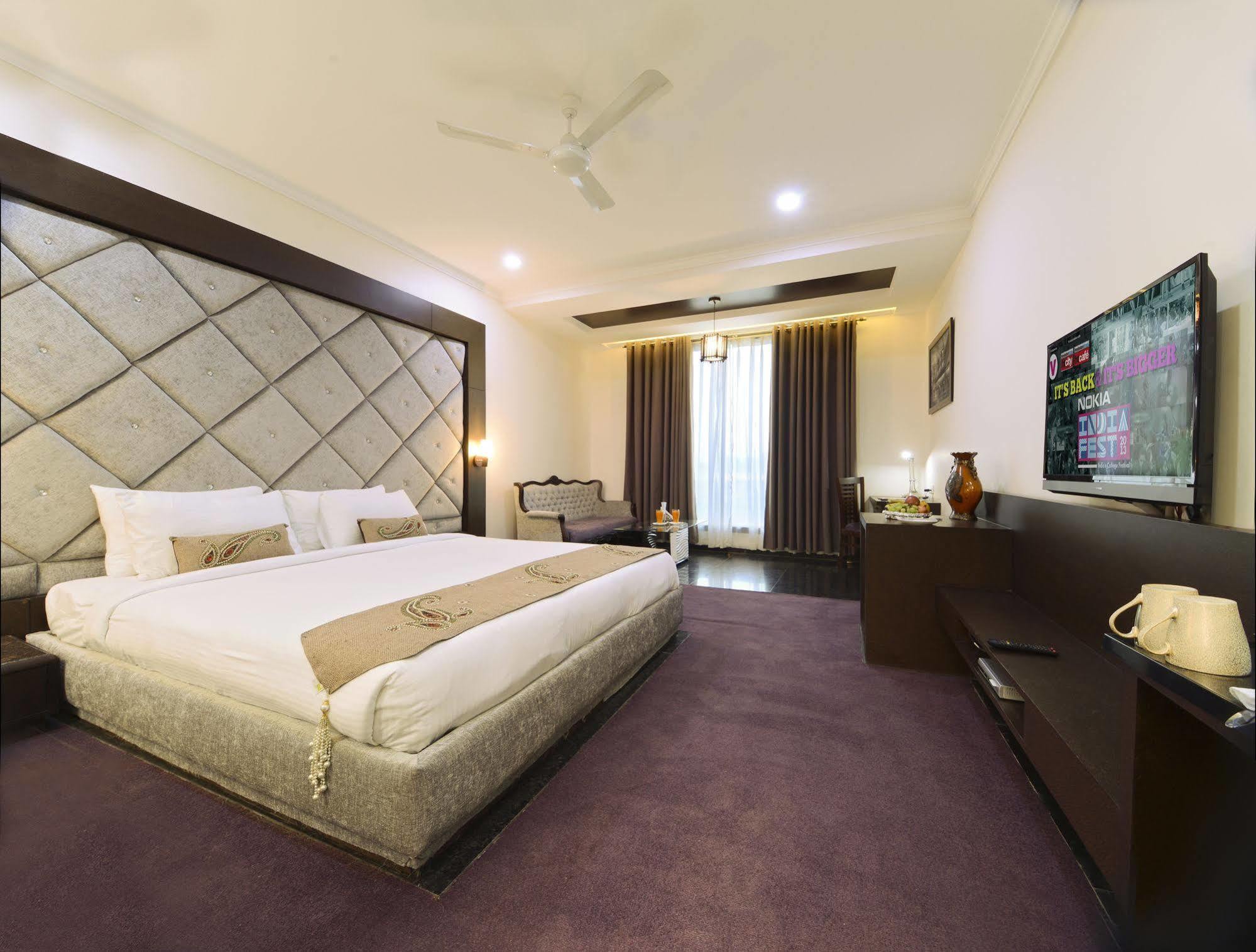 Hotel Crimson Palace Agra  Ngoại thất bức ảnh