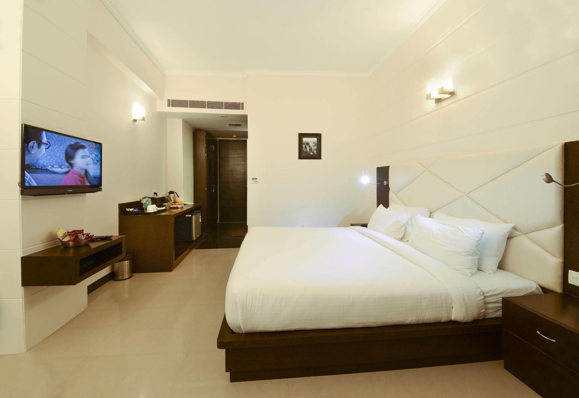 Hotel Crimson Palace Agra  Ngoại thất bức ảnh