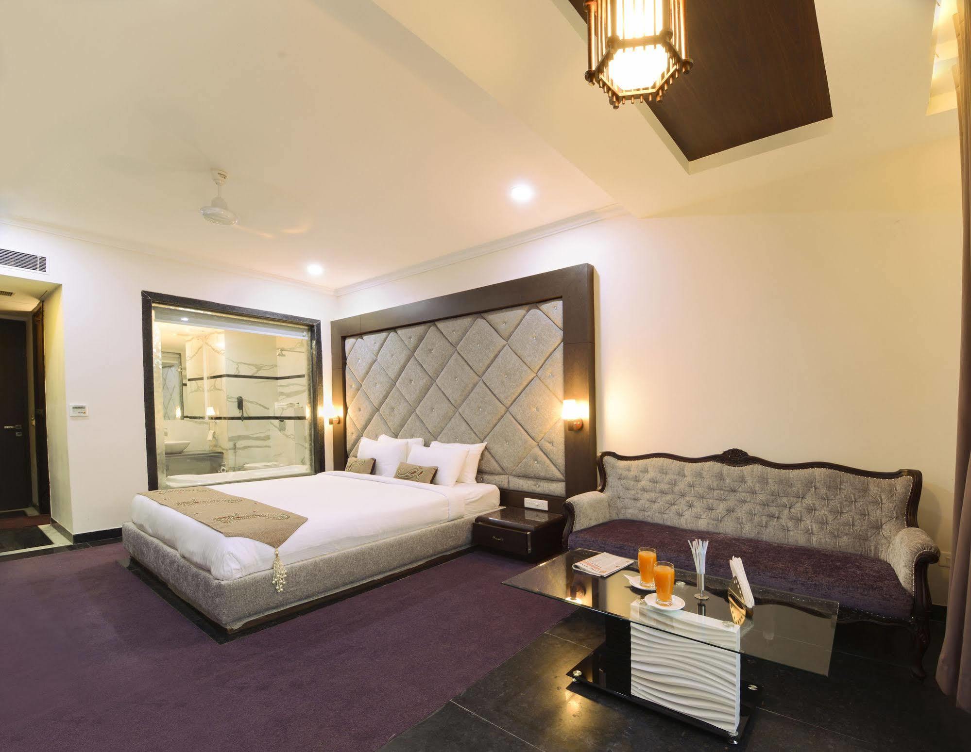 Hotel Crimson Palace Agra  Ngoại thất bức ảnh